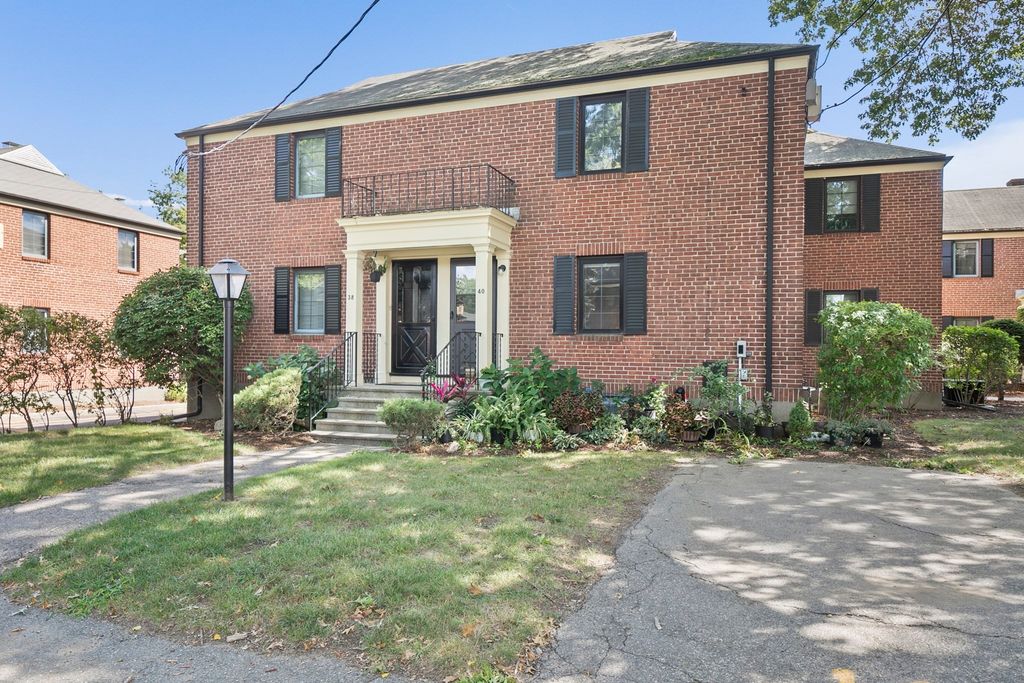 40 Pierce Rd 40, Watertown, MA 02472