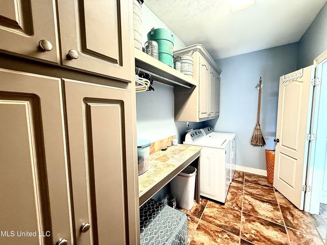 103 Oak Meadow Drive, Clinton, MS 39056