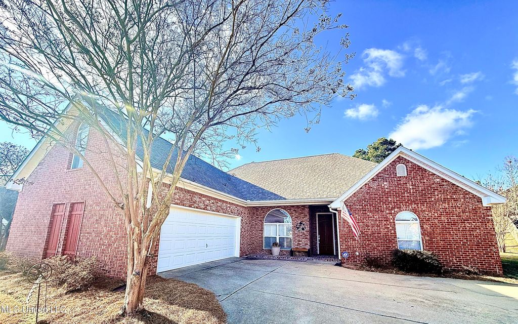 103 Oak Meadow Drive, Clinton, MS 39056