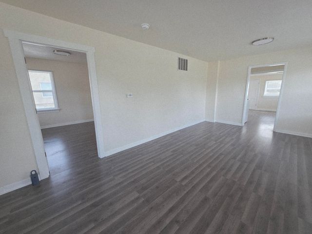 1330 W Atlantic Street, Springfield, MO 65803