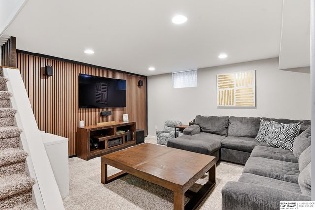 6328 William Street, Omaha, NE 68106