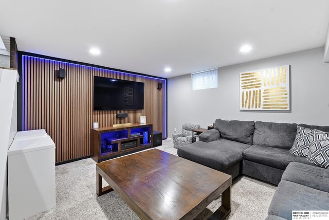 6328 William Street, Omaha, NE 68106