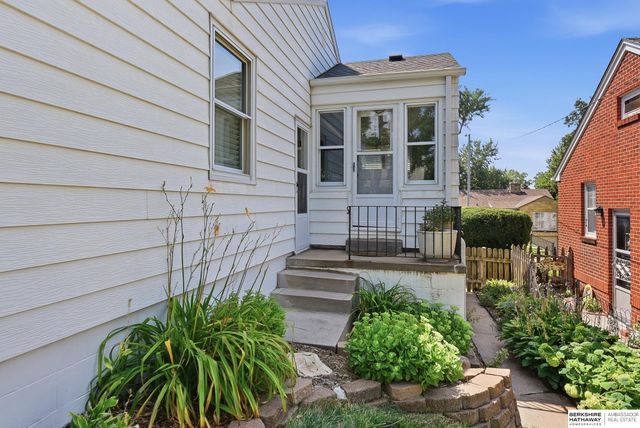 6328 William Street, Omaha, NE 68106