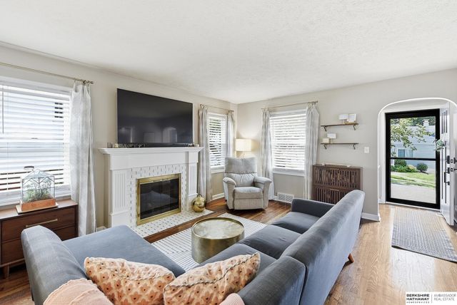 6328 William Street, Omaha, NE 68106