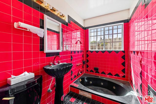 711 N Priscilla Lane, Burbank, CA 91505