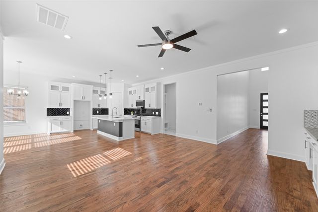 1320 Compton Street, Dallas, TX 75203