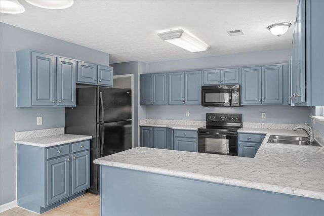 113 White Oak Trace, Lexington, KY 40511