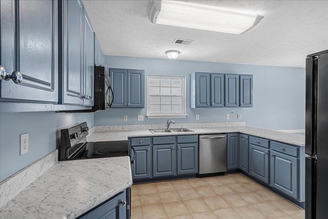 113 White Oak Trace, Lexington, KY 40511