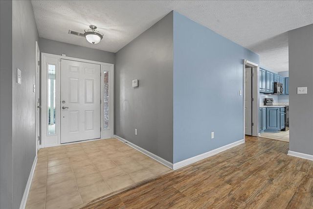 113 White Oak Trace, Lexington, KY 40511