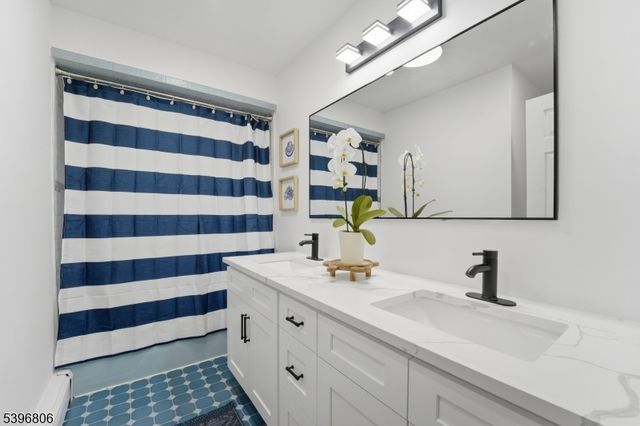 21 Lincoln Pkwy, Bayonne City, NJ 07002