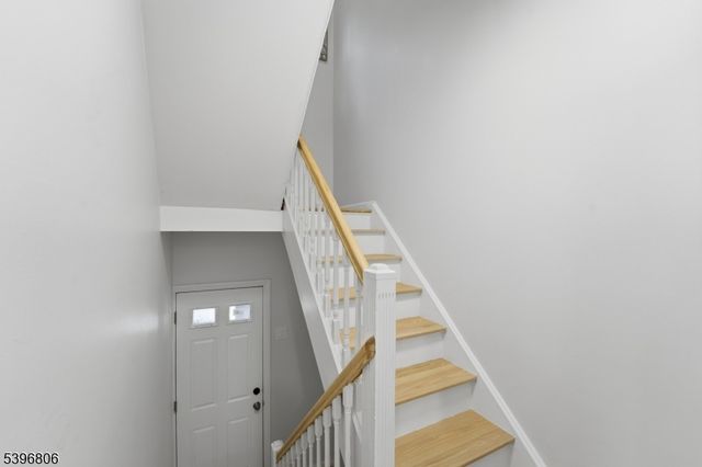 21 Lincoln Pkwy, Bayonne City, NJ 07002