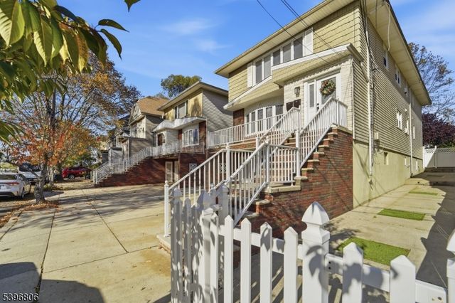 21 Lincoln Pkwy, Bayonne City, NJ 07002