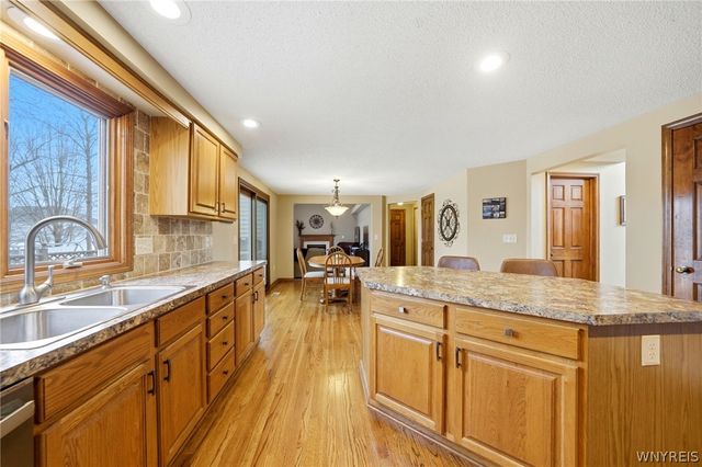 3460 Parkwood Common, Hamburg, NY 14075