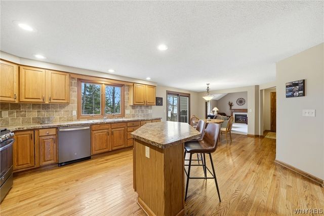 3460 Parkwood Common, Hamburg, NY 14075