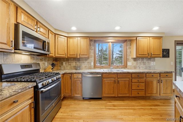 3460 Parkwood Common, Hamburg, NY 14075