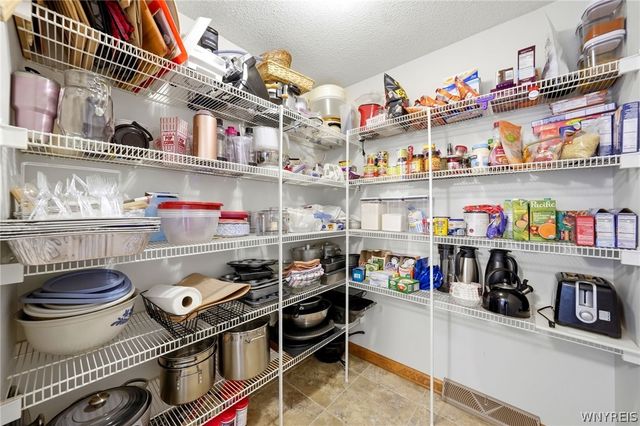 3460 Parkwood Common, Hamburg, NY 14075