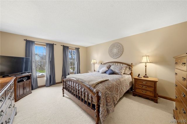 3460 Parkwood Common, Hamburg, NY 14075