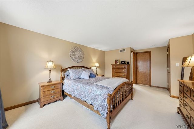 3460 Parkwood Common, Hamburg, NY 14075