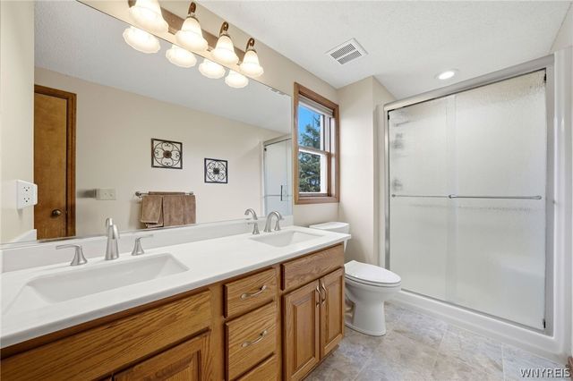 3460 Parkwood Common, Hamburg, NY 14075