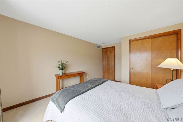 3460 Parkwood Common, Hamburg, NY 14075