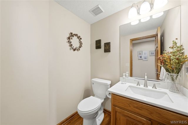 3460 Parkwood Common, Hamburg, NY 14075