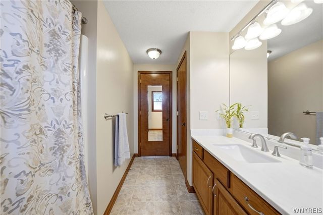 3460 Parkwood Common, Hamburg, NY 14075