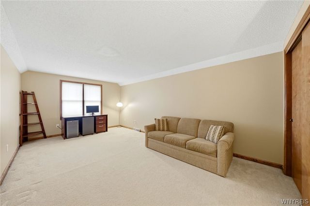 3460 Parkwood Common, Hamburg, NY 14075