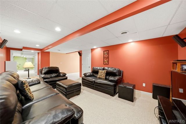 3460 Parkwood Common, Hamburg, NY 14075