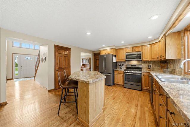 3460 Parkwood Common, Hamburg, NY 14075
