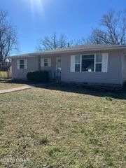 1306 Curtin Avenue, Seneca, MO 64865