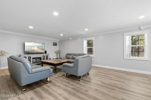 5937 LORAN Drive N, Jacksonville, FL 32216