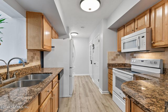 5937 LORAN Drive N, Jacksonville, FL 32216