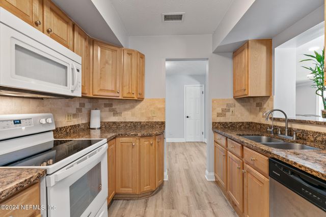 5937 LORAN Drive N, Jacksonville, FL 32216