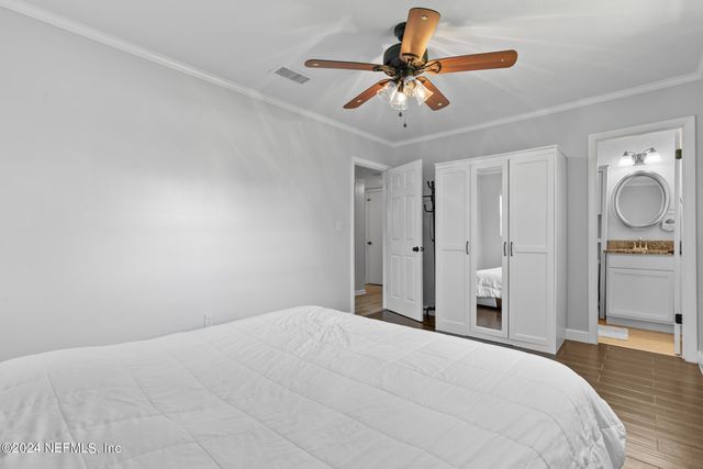 5937 LORAN Drive N, Jacksonville, FL 32216