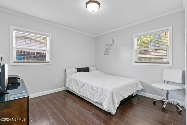 5937 LORAN Drive N, Jacksonville, FL 32216