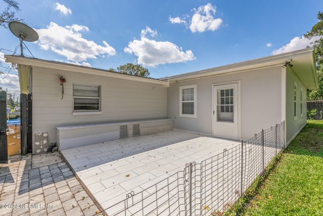 5937 LORAN Drive N, Jacksonville, FL 32216