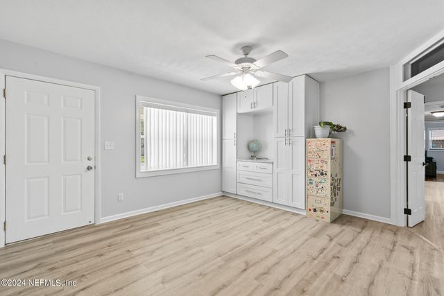 5937 LORAN Drive N, Jacksonville, FL 32216