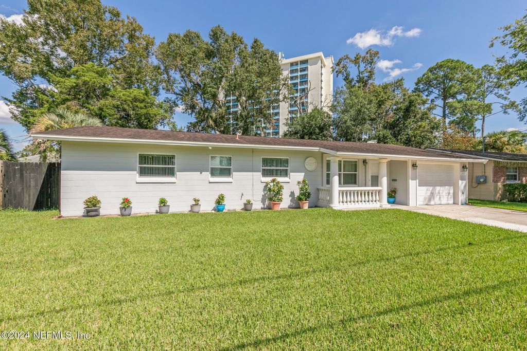 5937 LORAN Drive N, Jacksonville, FL 32216