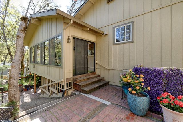 12040 Torrey Pines Drive, Auburn, CA 95602