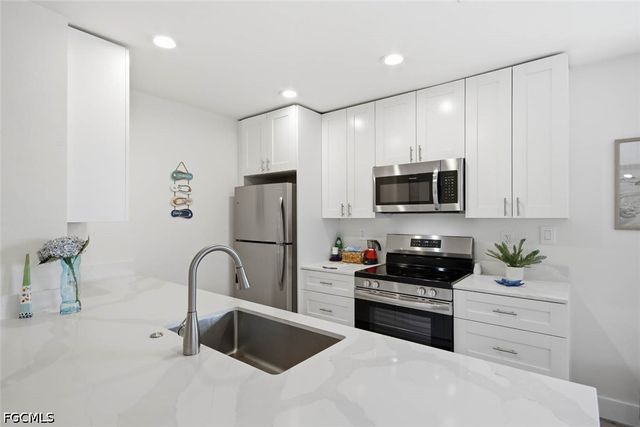 805 E Gulf DR 8A, Sanibel, FL 33957