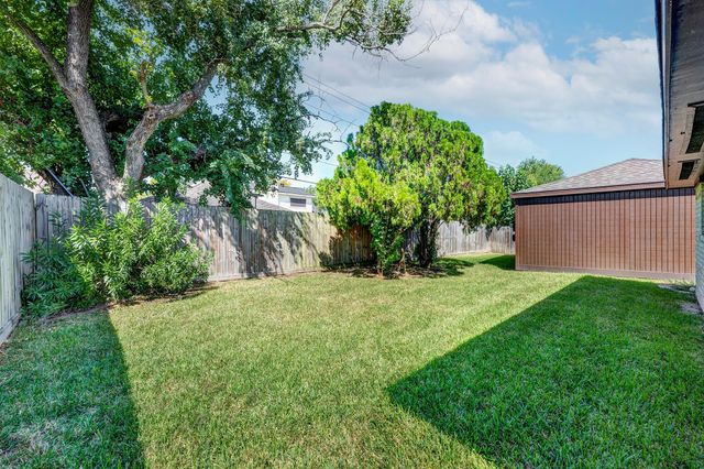 9931 Sageglow Drive, Houston, TX 77089