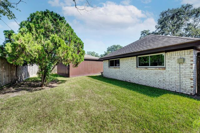 9931 Sageglow Drive, Houston, TX 77089