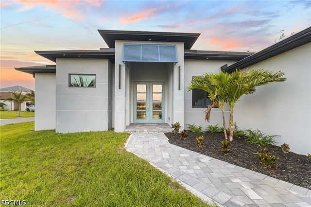 142 SW 33rd PL, Cape Coral, FL 33991