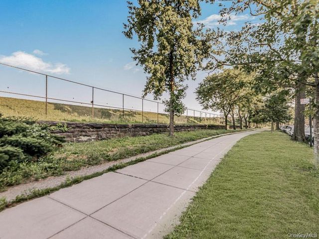 3363 Sedgwick Avenue 4L, Bronx, NY 10463