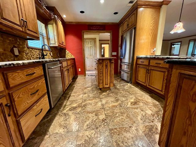 1407 Amarillo Street, Plainview, TX 79072