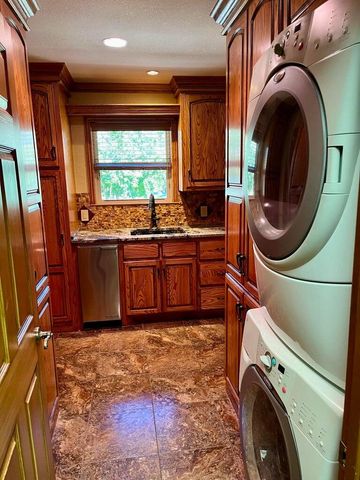 1407 Amarillo Street, Plainview, TX 79072