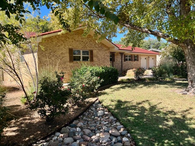 1407 Amarillo Street, Plainview, TX 79072