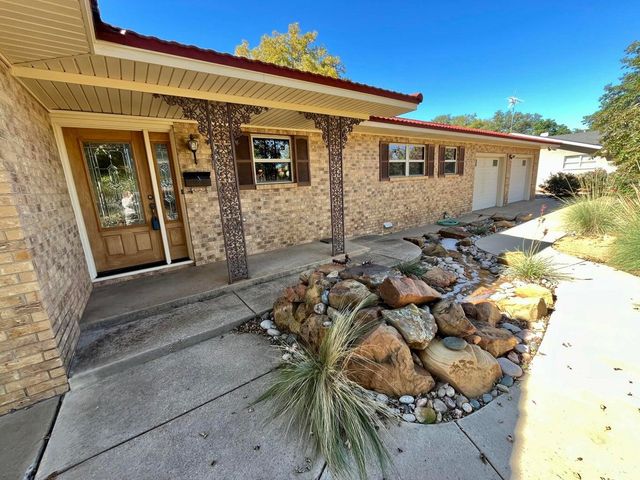 1407 Amarillo Street, Plainview, TX 79072