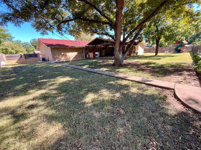 1407 Amarillo Street, Plainview, TX 79072