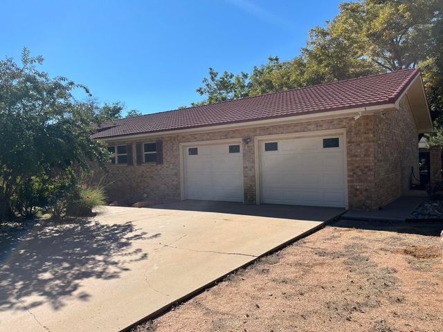 1407 Amarillo Street, Plainview, TX 79072